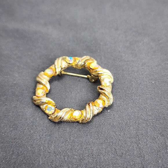 Vintage 1950's Textured Round Iridescent Moonstones Rhinestone Wreath Pin Brooch - Picture 1 of 4